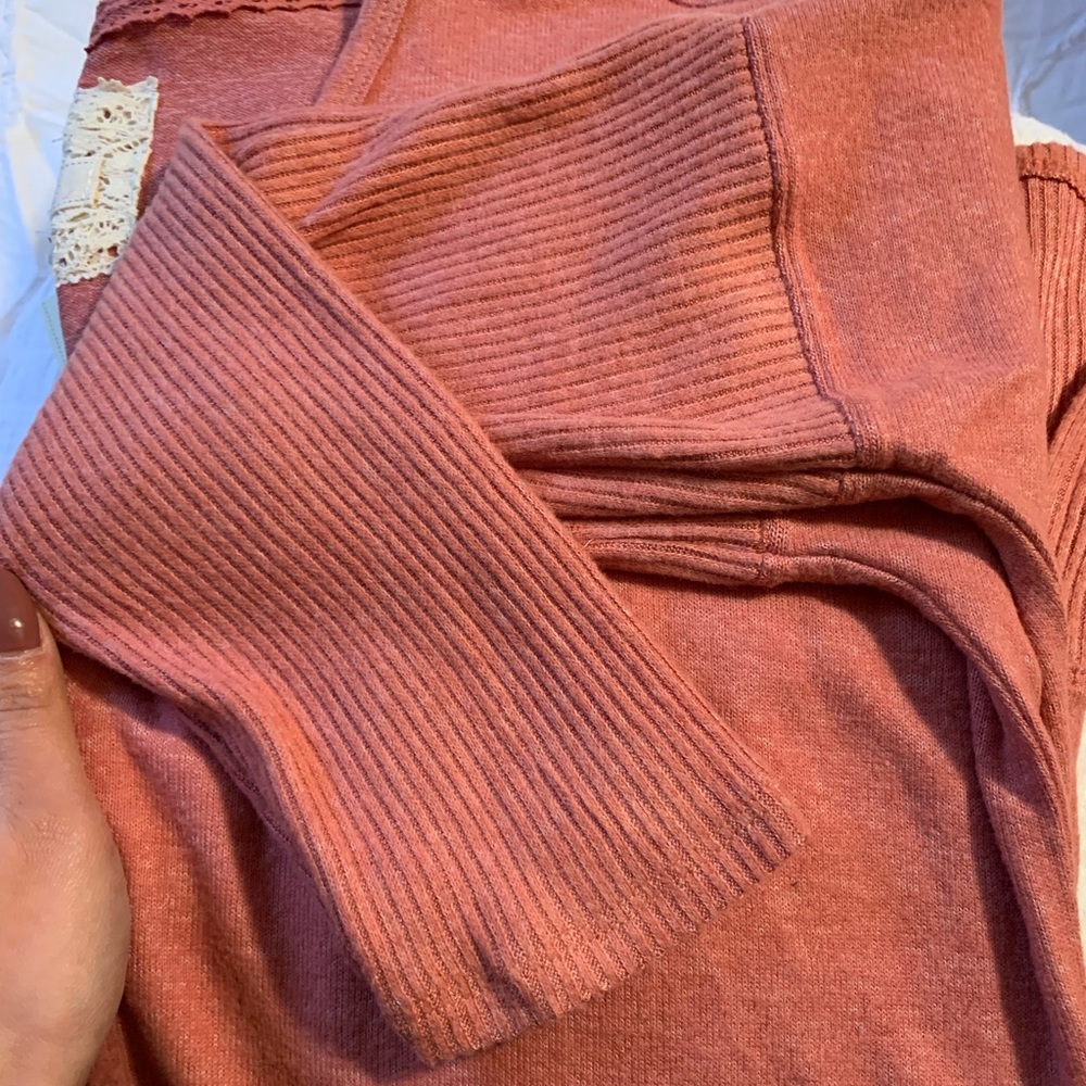 New๐Gorgeous soft ribbed sleeve top - Picture 5 of 8